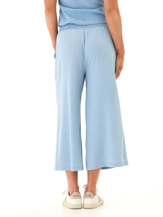 Threads 4 Thought-Women's Alora Stretch Chambray Capri Pant